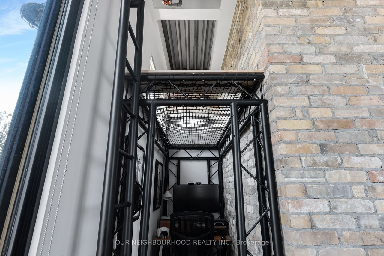 ROOFTOP PENTHOUSE LIVING 