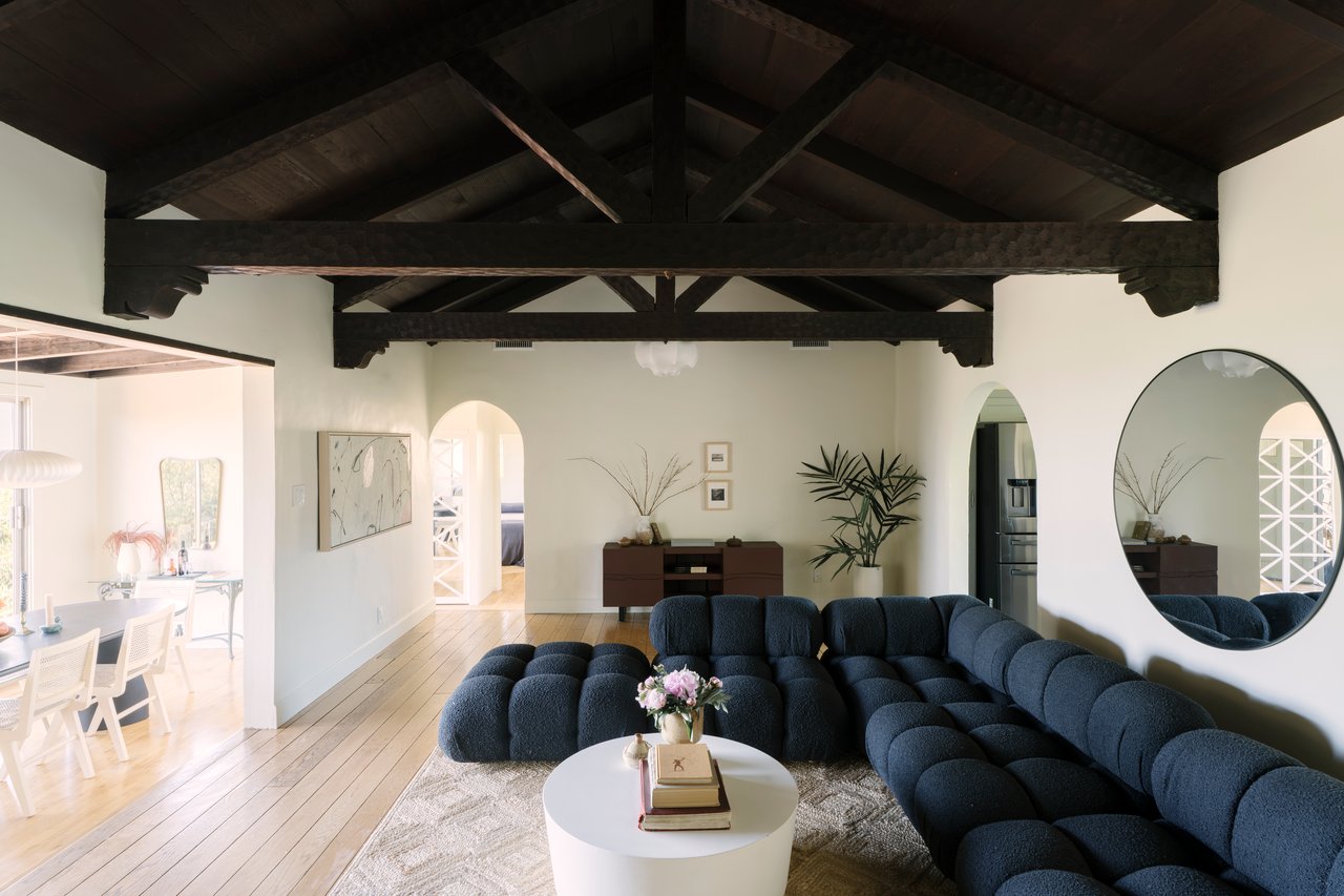 11764 Laurelcrest Drive in Studio City