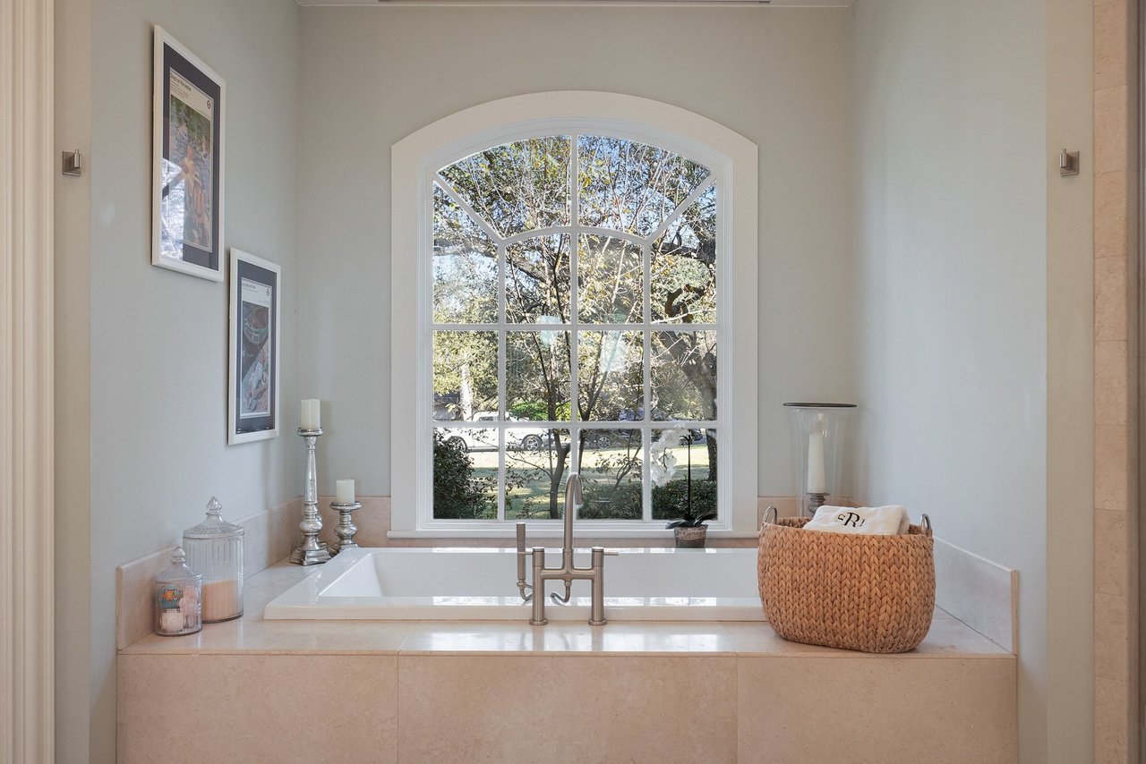 3800 Hunterwood Point