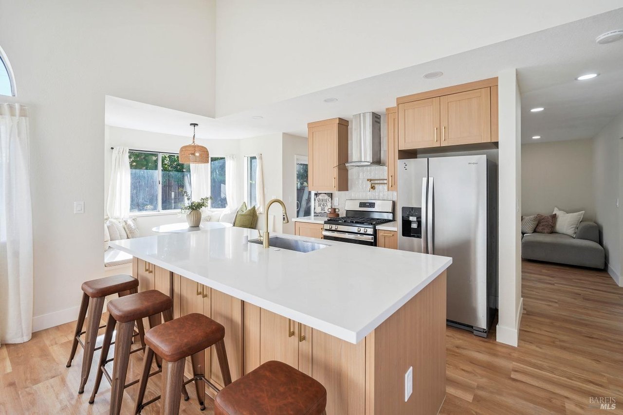 5050 Lakeview Circle