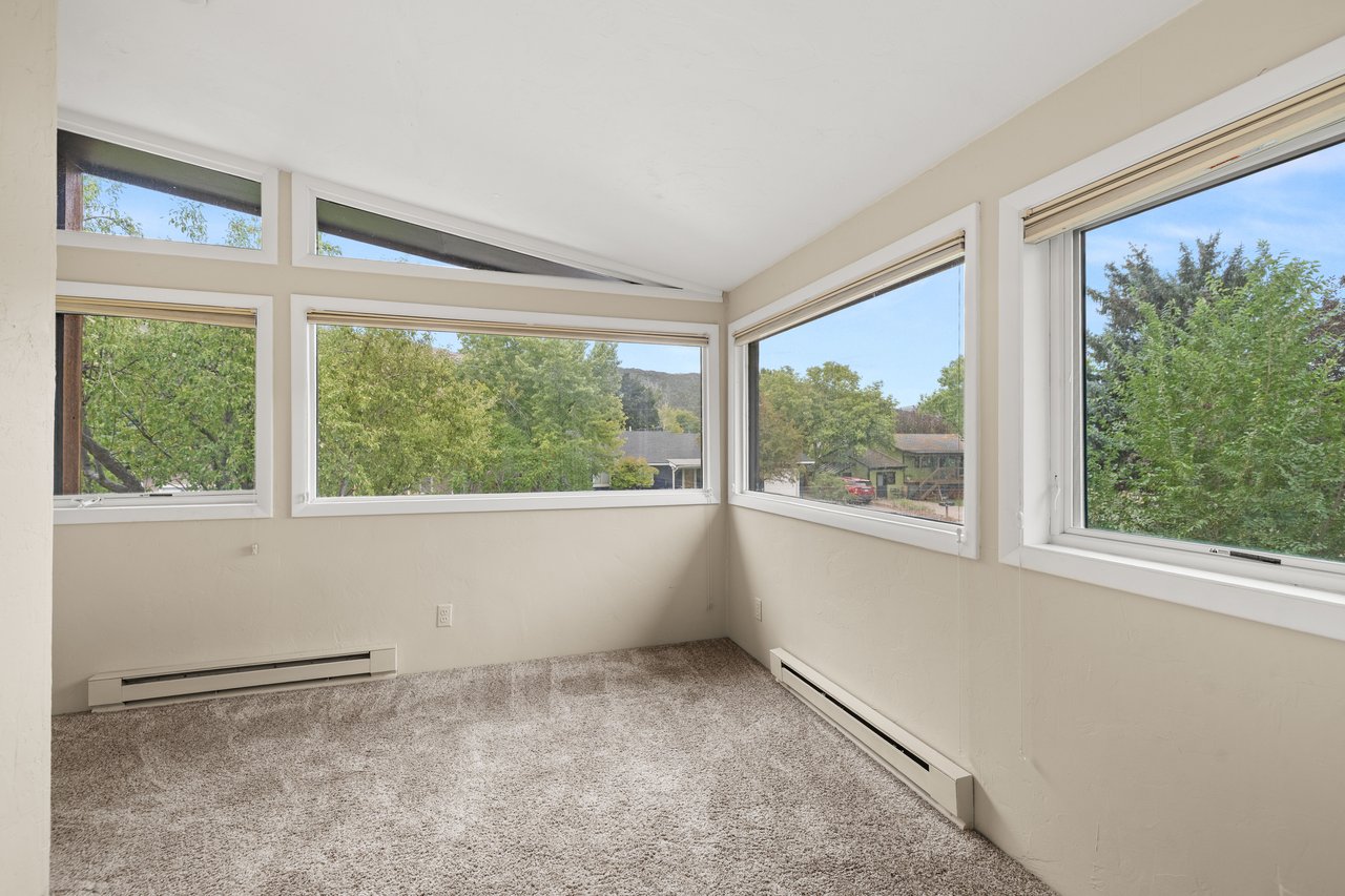 Spacious Mid-Valley Residence Near Crown Mountain Park