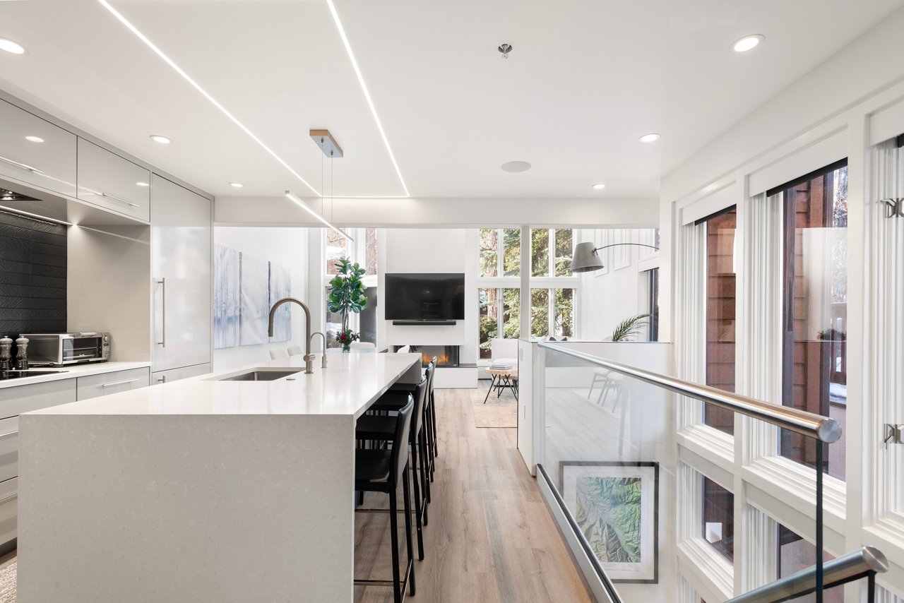 Newly Remodeled Core Condo with Aspen Mountain Views