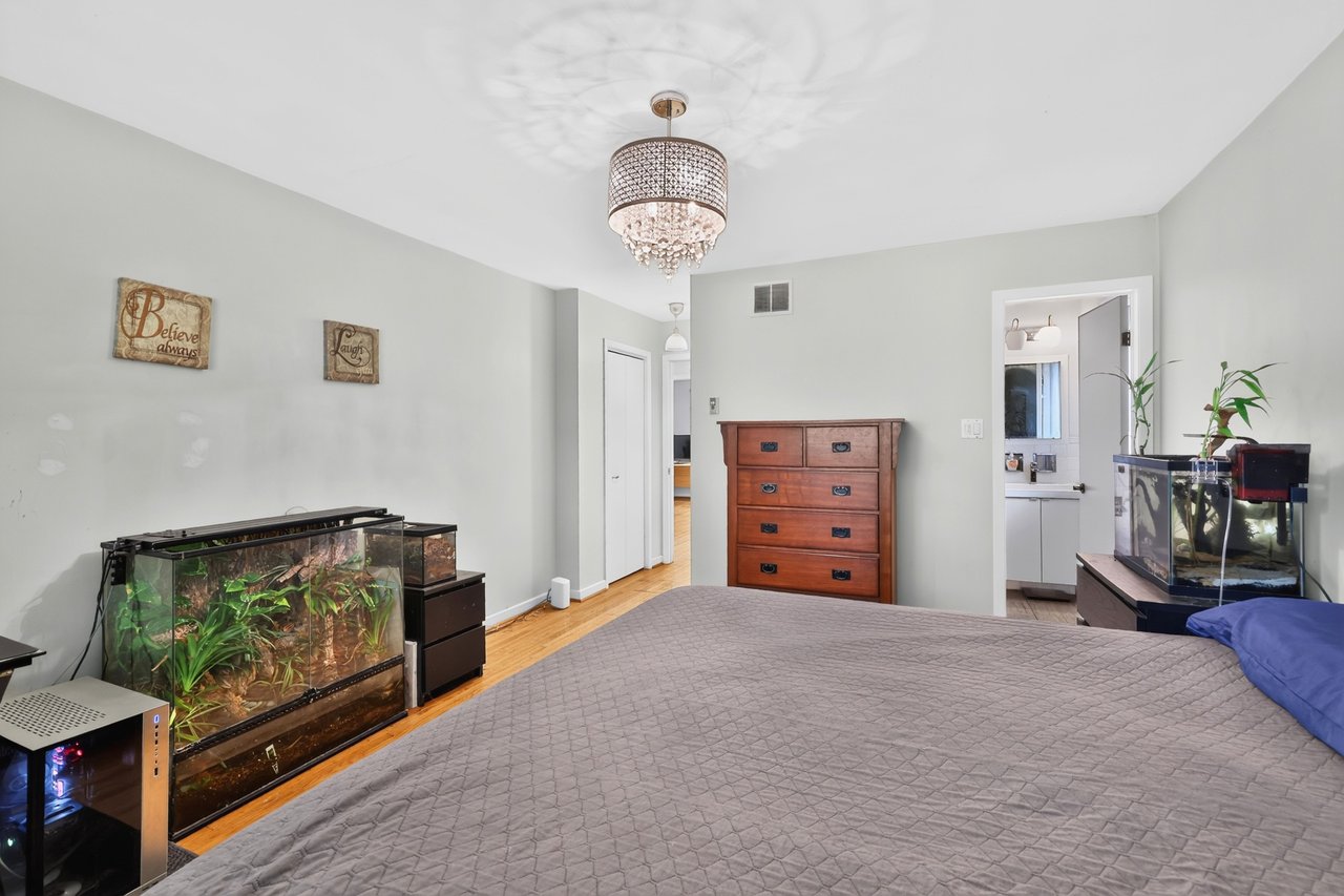 975 Cresthampton Lane