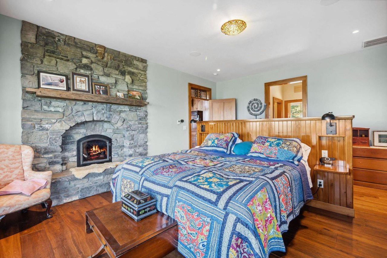 2226 Lake Shore Road