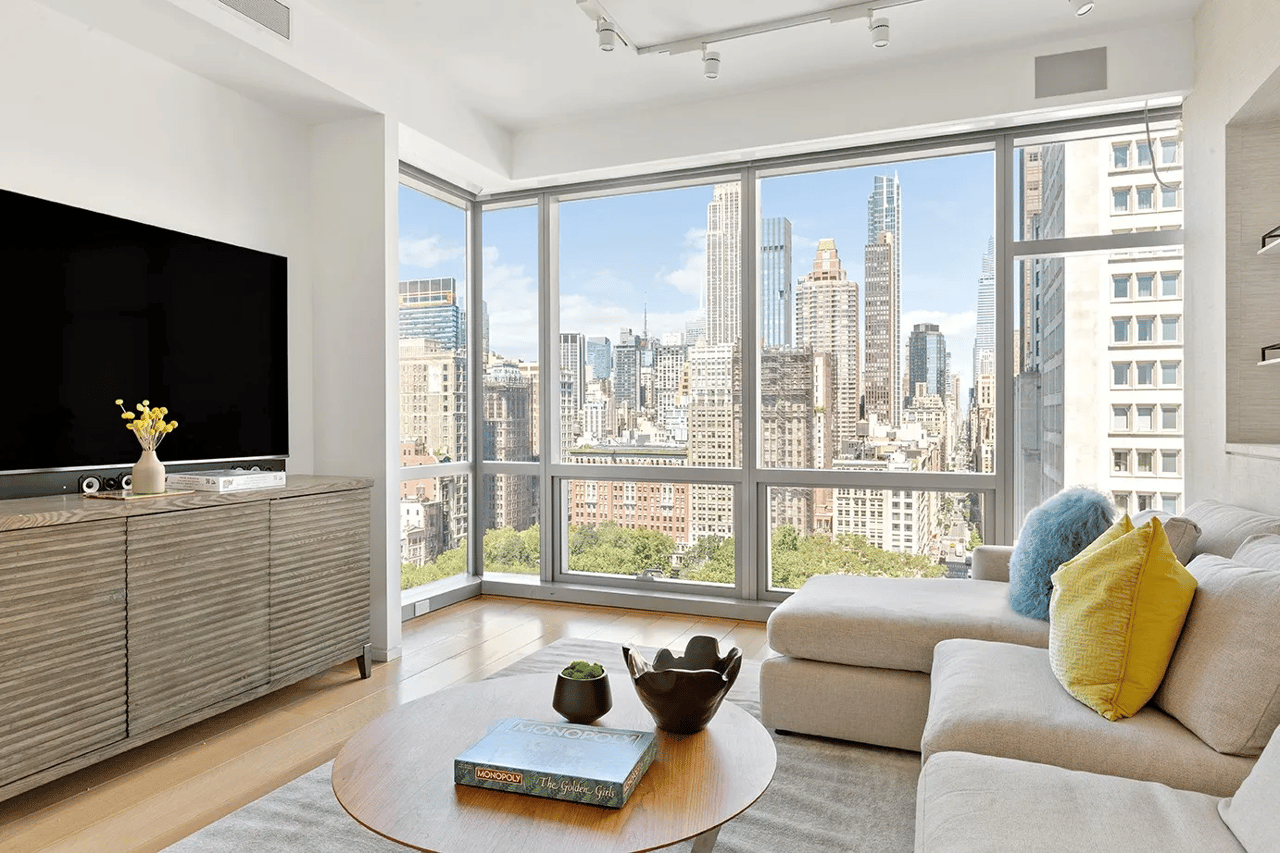 23 East 22nd St #21A