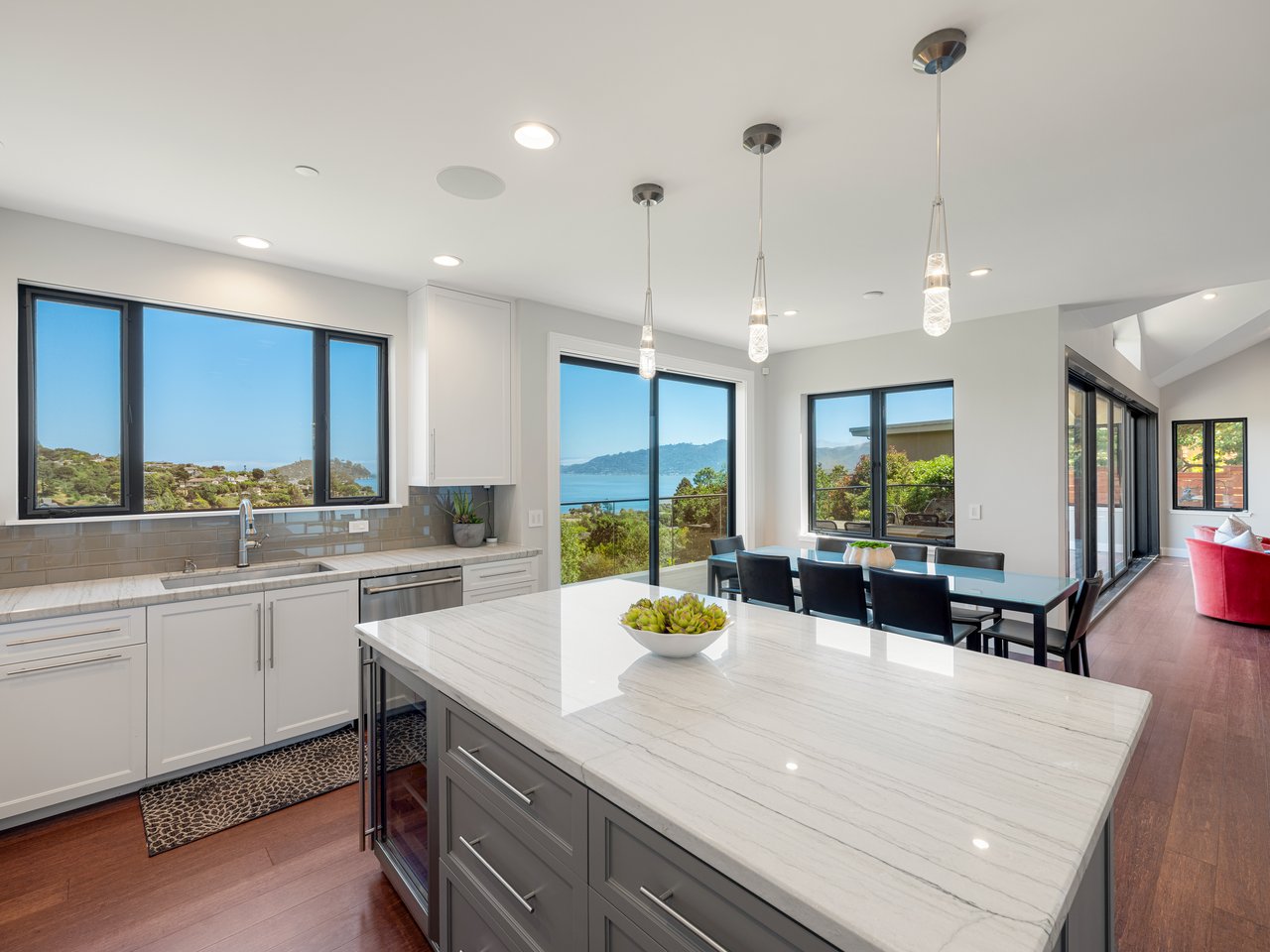Stunning View Residence Built in 2015