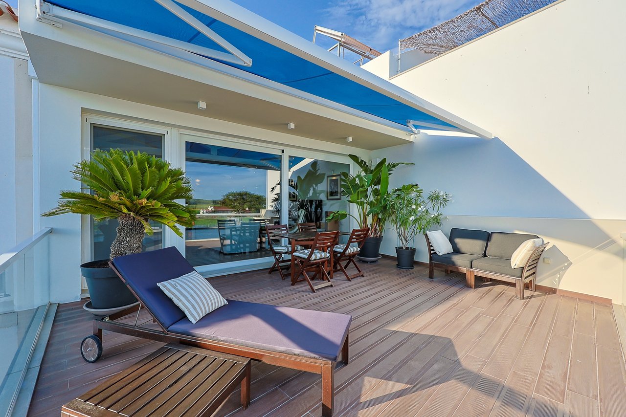Elevated Riverside Living Minutes from Comporta