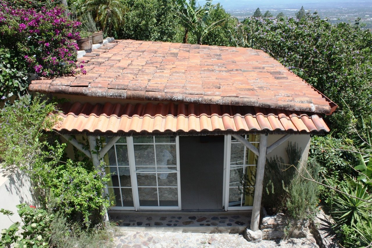 Fully Furnished Provenzal Estate
