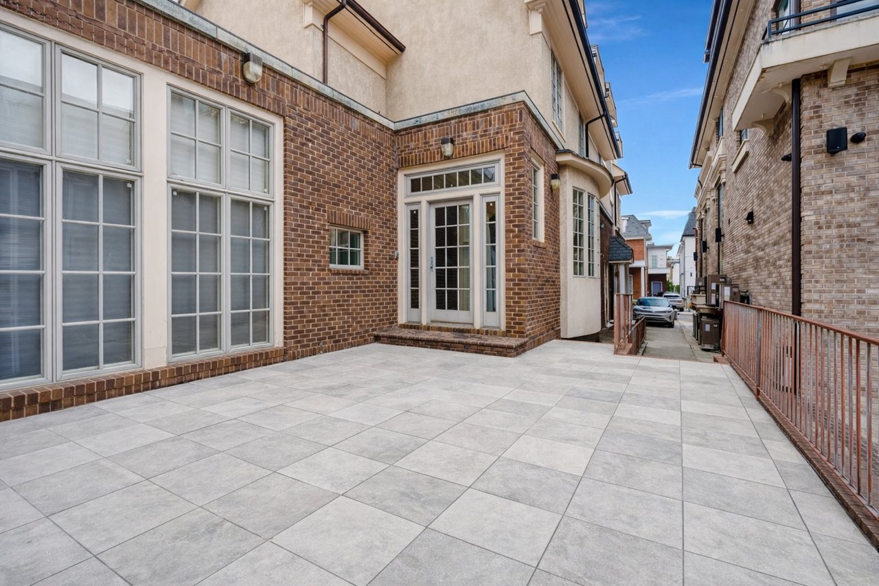 850 E 23rd Street private house