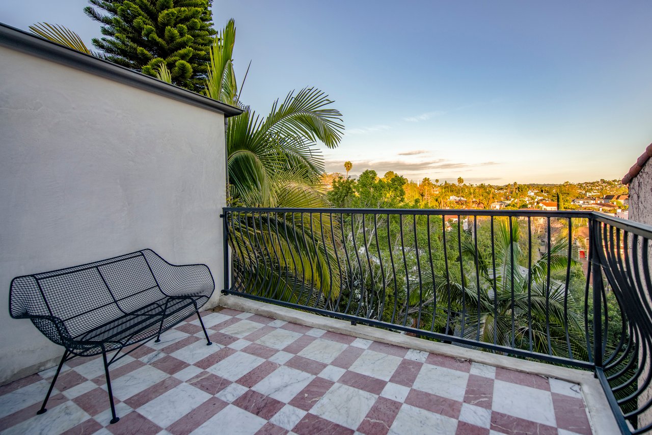 1982 N Normandie Ave