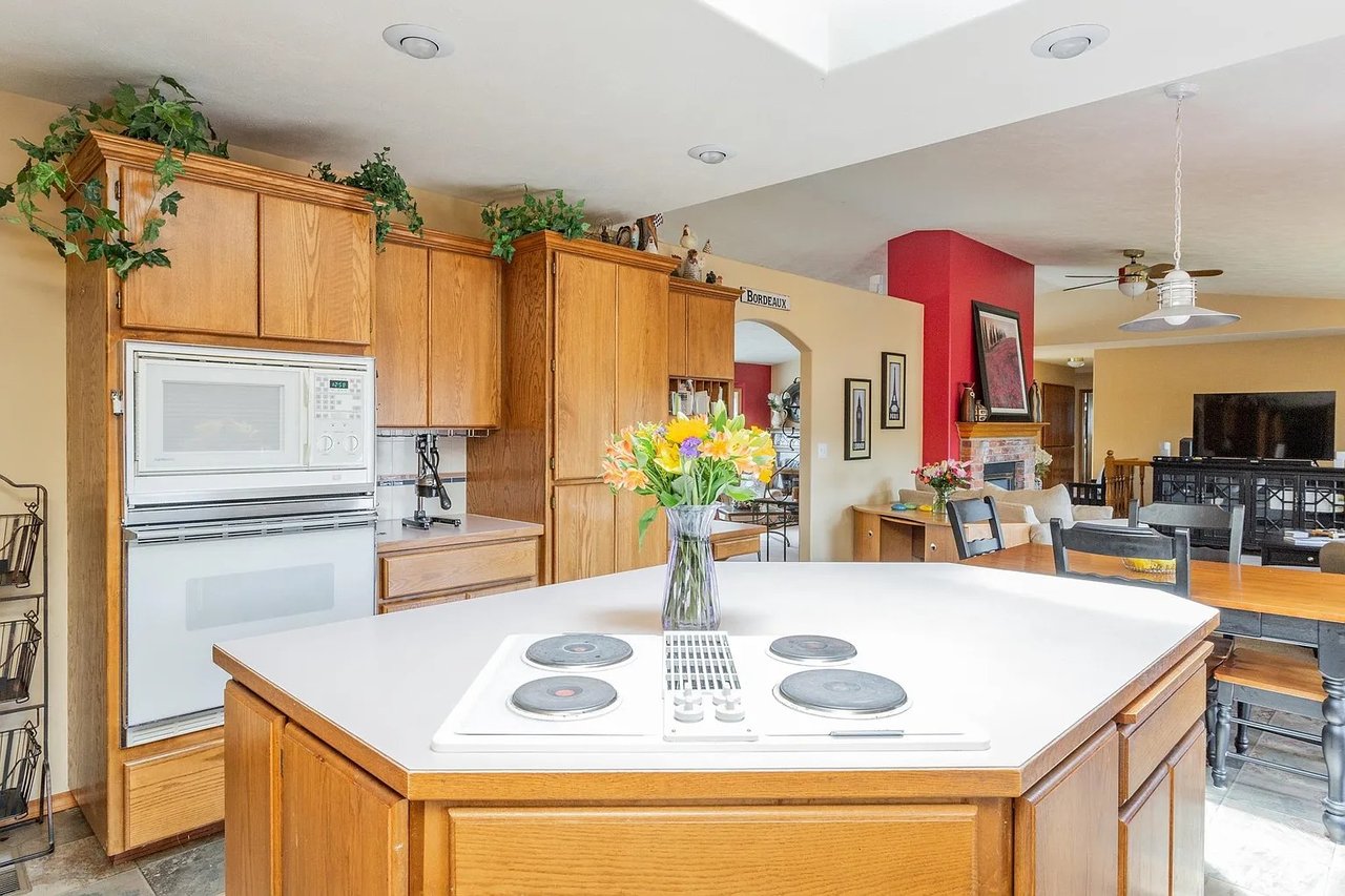 9706 N Ridgecrest Dr