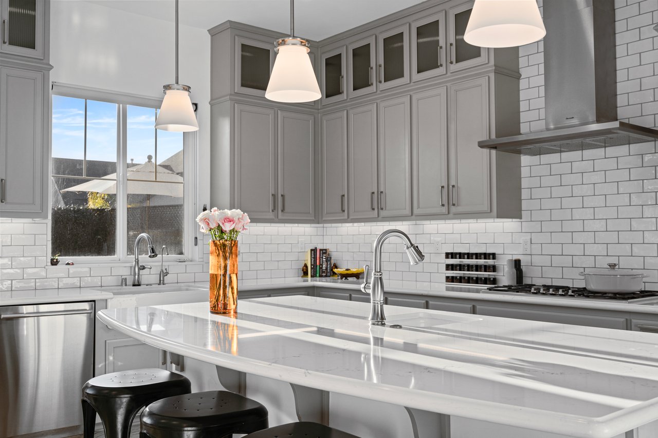 Modern kitchen with high-end finishes and functional layout