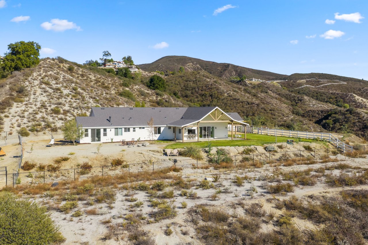 41950 Calle La Escondida