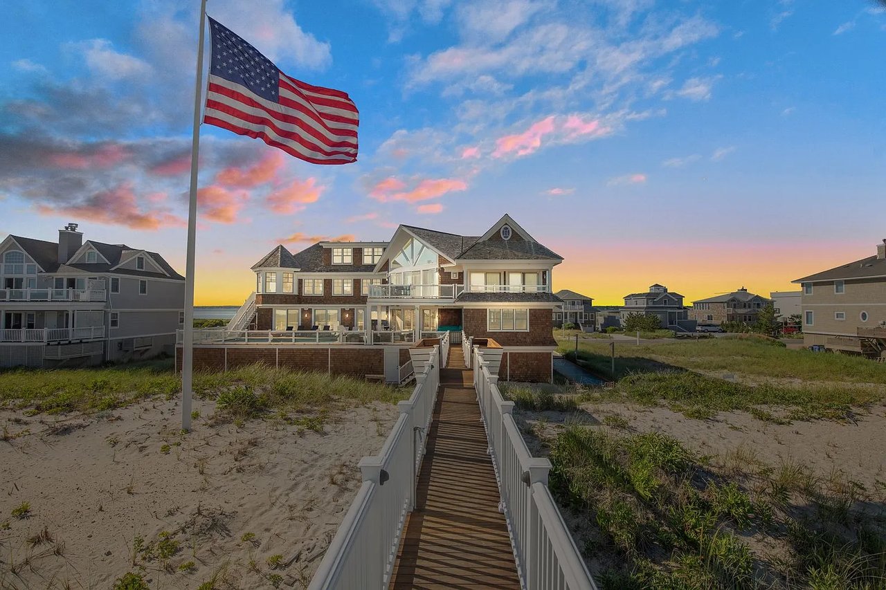 743 Dune Rd