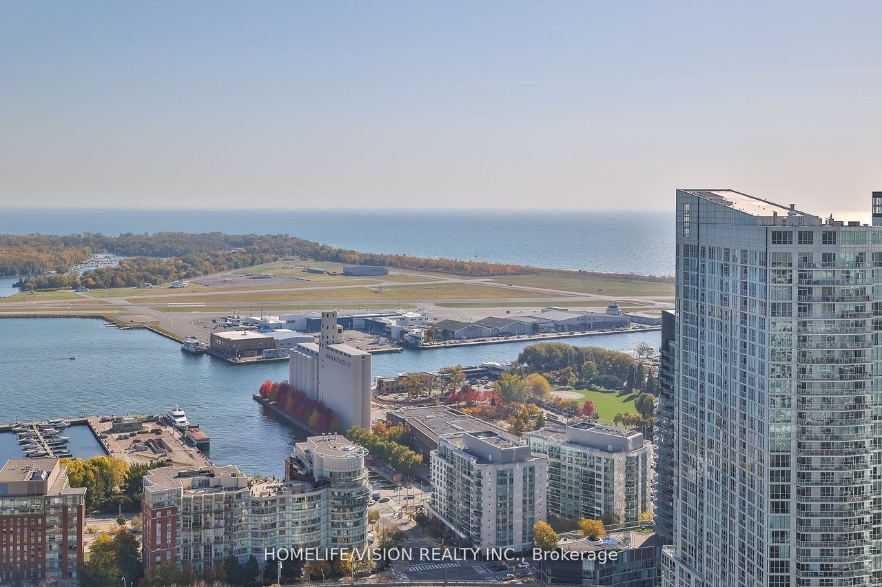WATERFRONT LUXURY 
