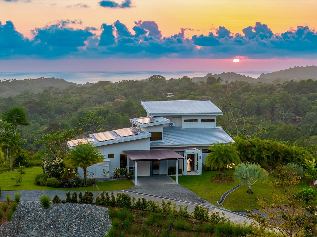 Guest House and Infinity Pool Ocean View Luxury Estate