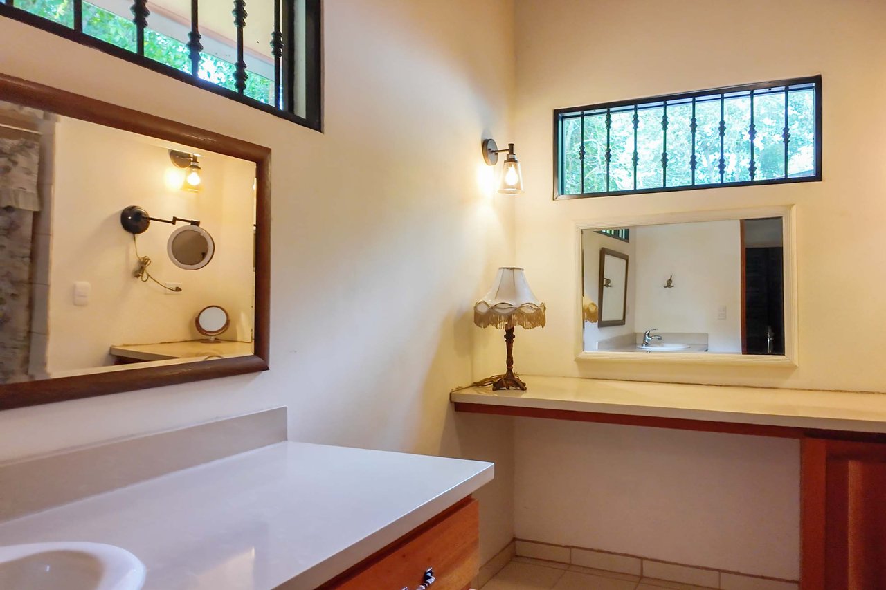 Valley of the Horses , Multi-Home Mountain Retreat -Dominical