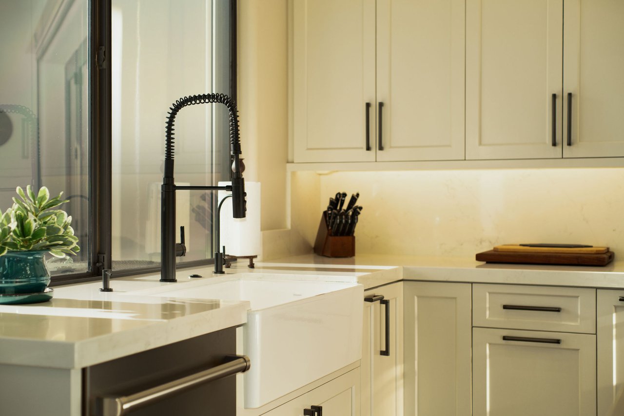 7115 E FOOTHILL Drive