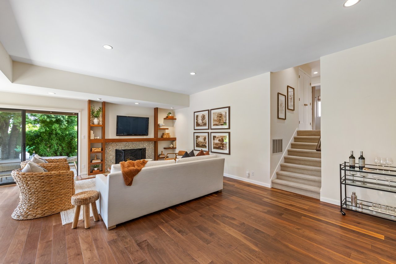 Inviting and Updated - Picturesque Grounds