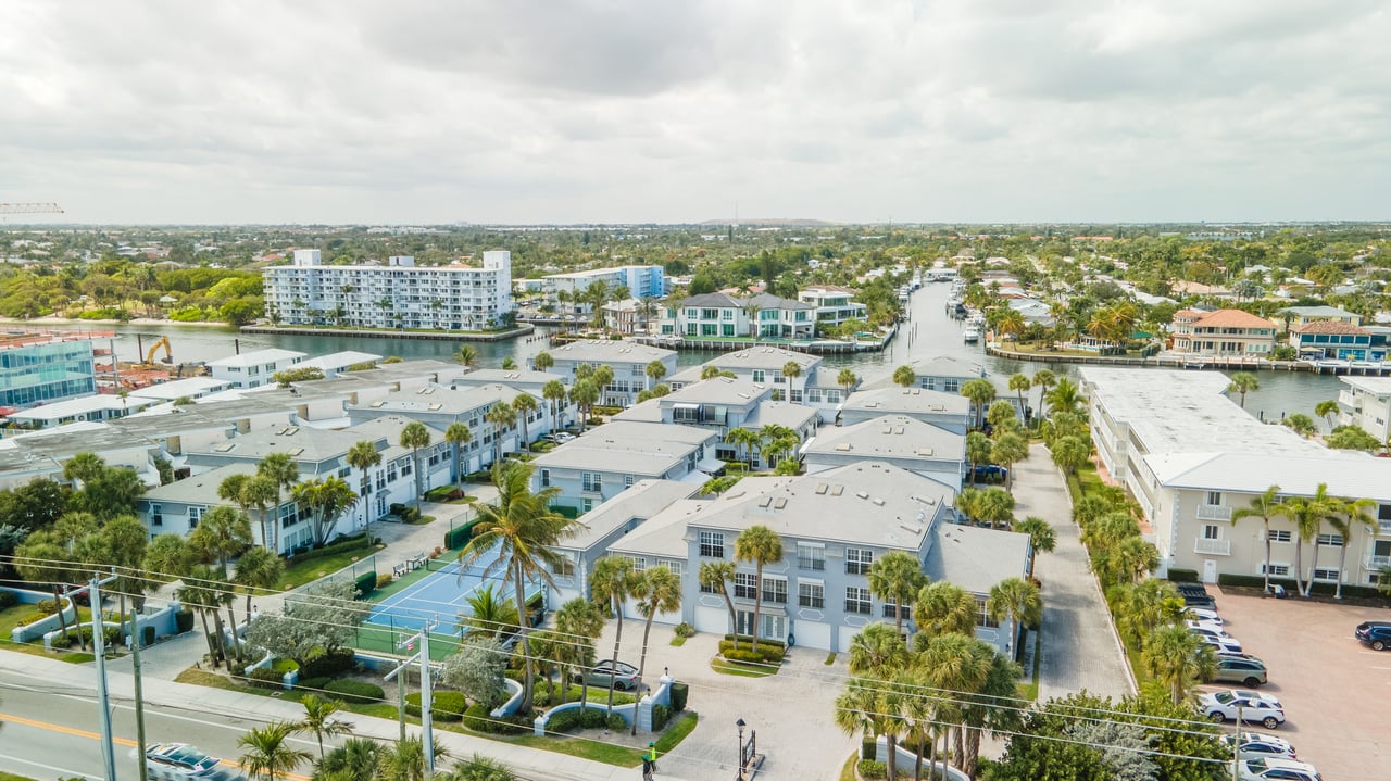 1194 Hillsboro Mile, Unit 72