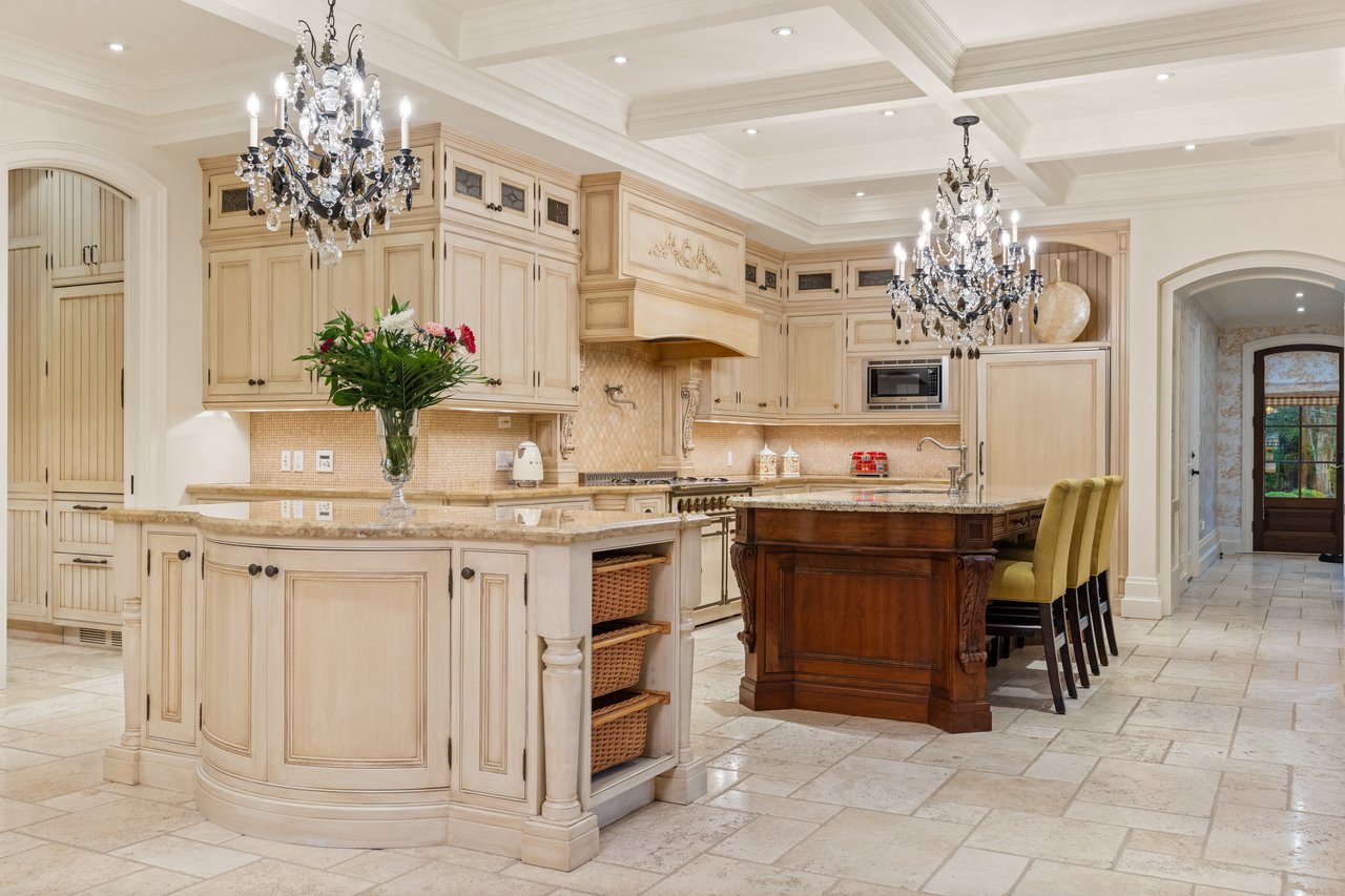 1081 Argyle Drive, Oakville