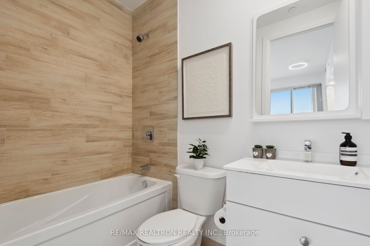 STUNNING, AIRY PENTHOUSE