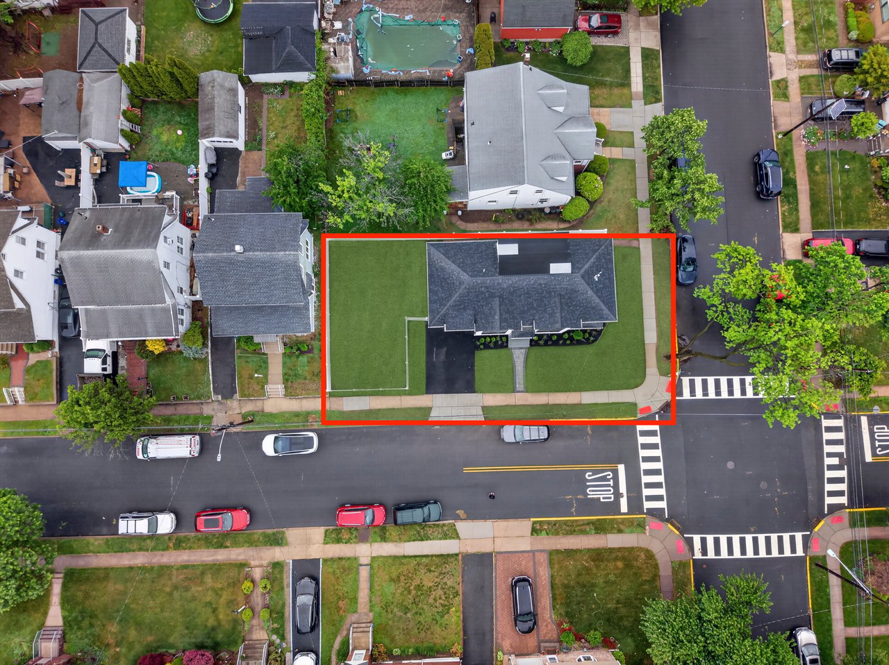 887 Linden Ave, Ridgefield, NJ 07657