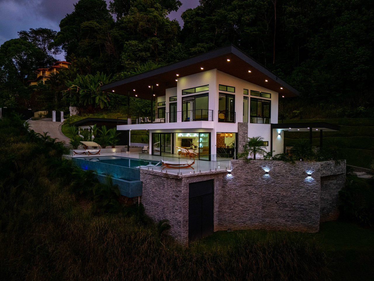 Luxury 4-Bed Home with Ocean & Jungle Views in Ojochal