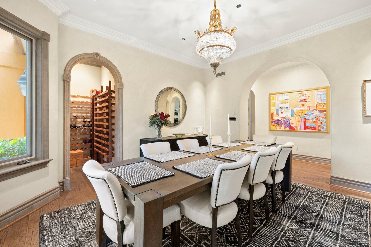 2719 Benedict Canyon Drive