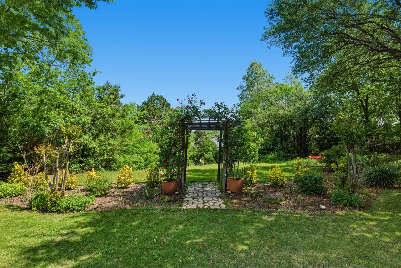 Tucked Away in West Lake Hills