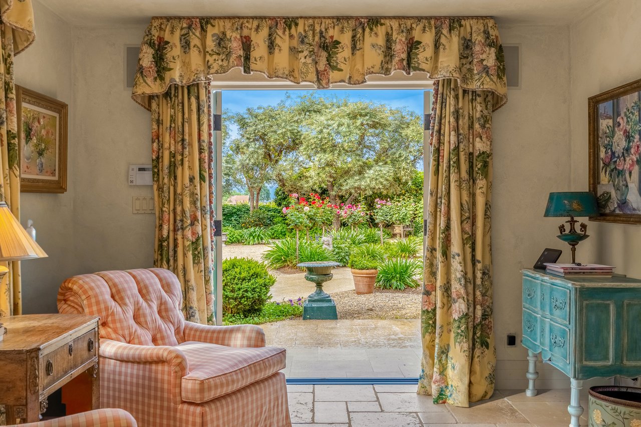 Mills Lane, St. Helena