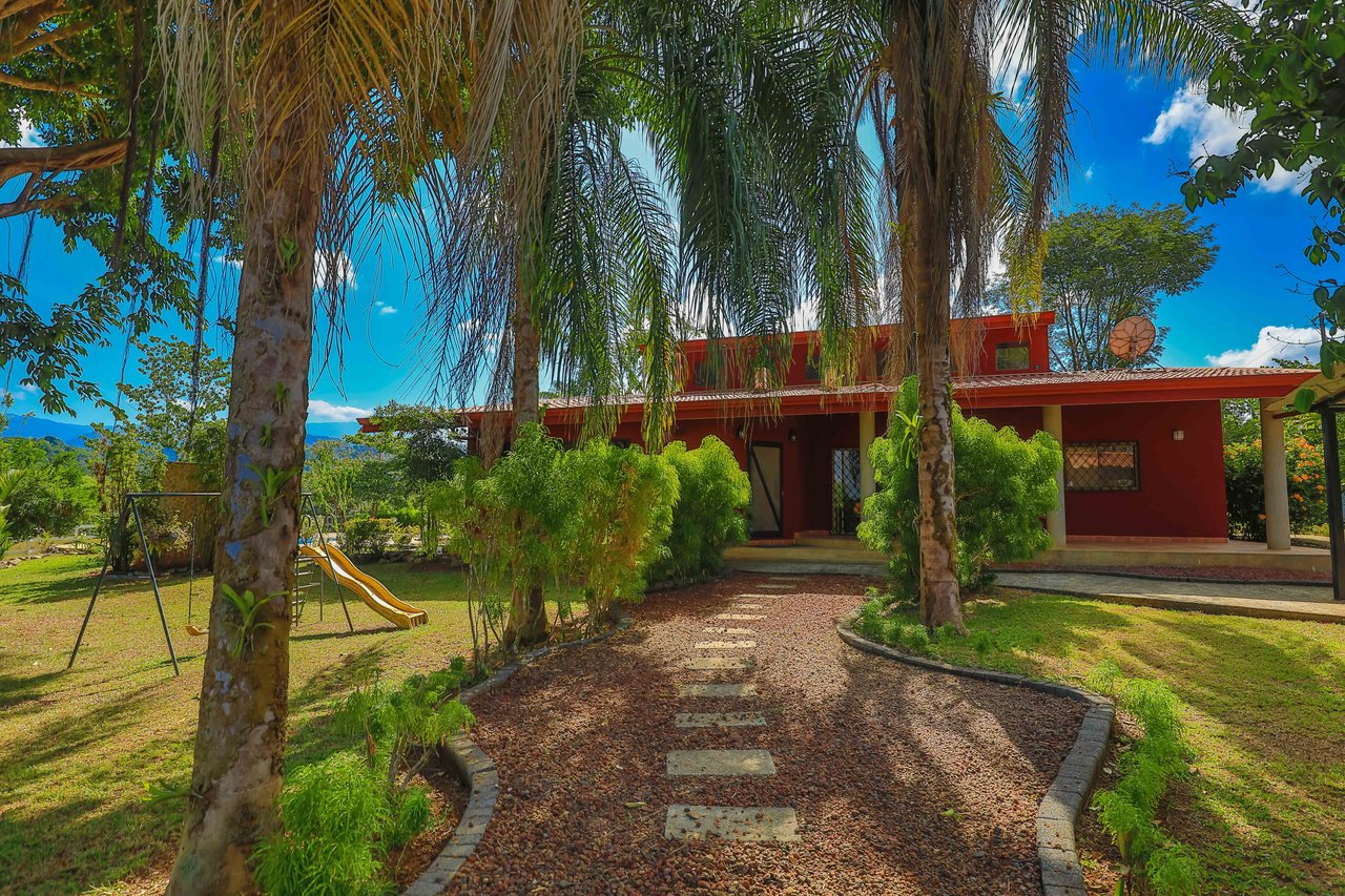 Hacienda-Style Retreat For Sale in Naranjito