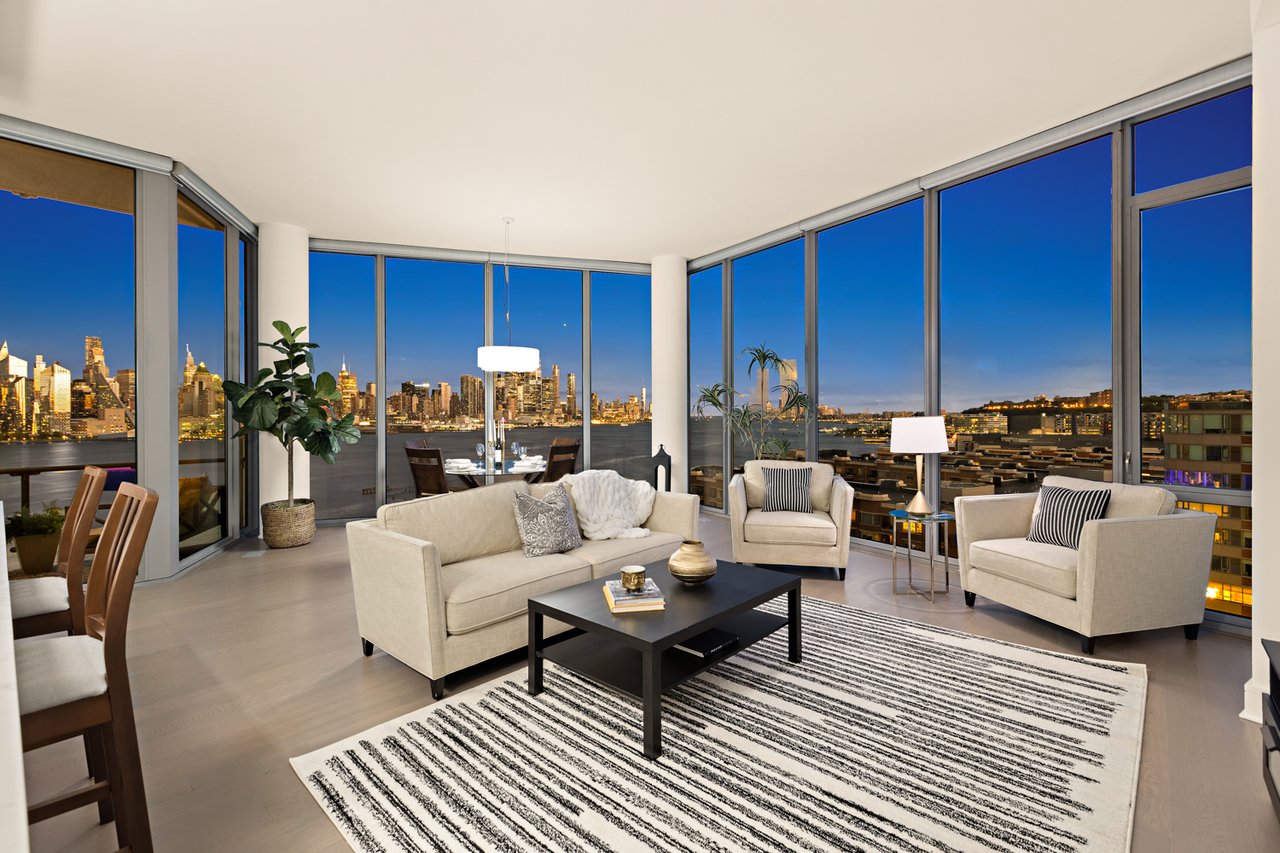Waterfront Penthouse at Nine on the Hudson 