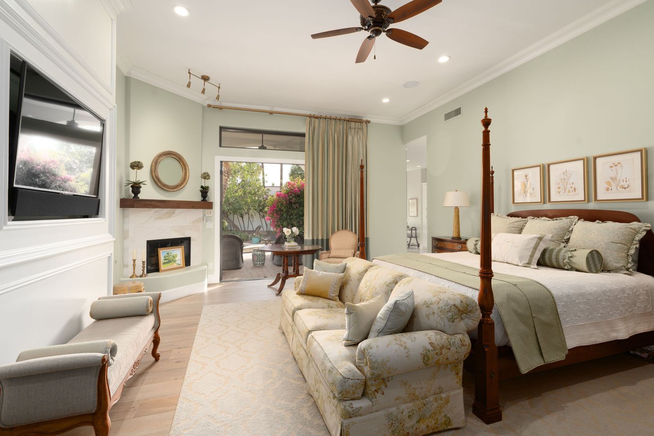 7115 E FOOTHILL Drive