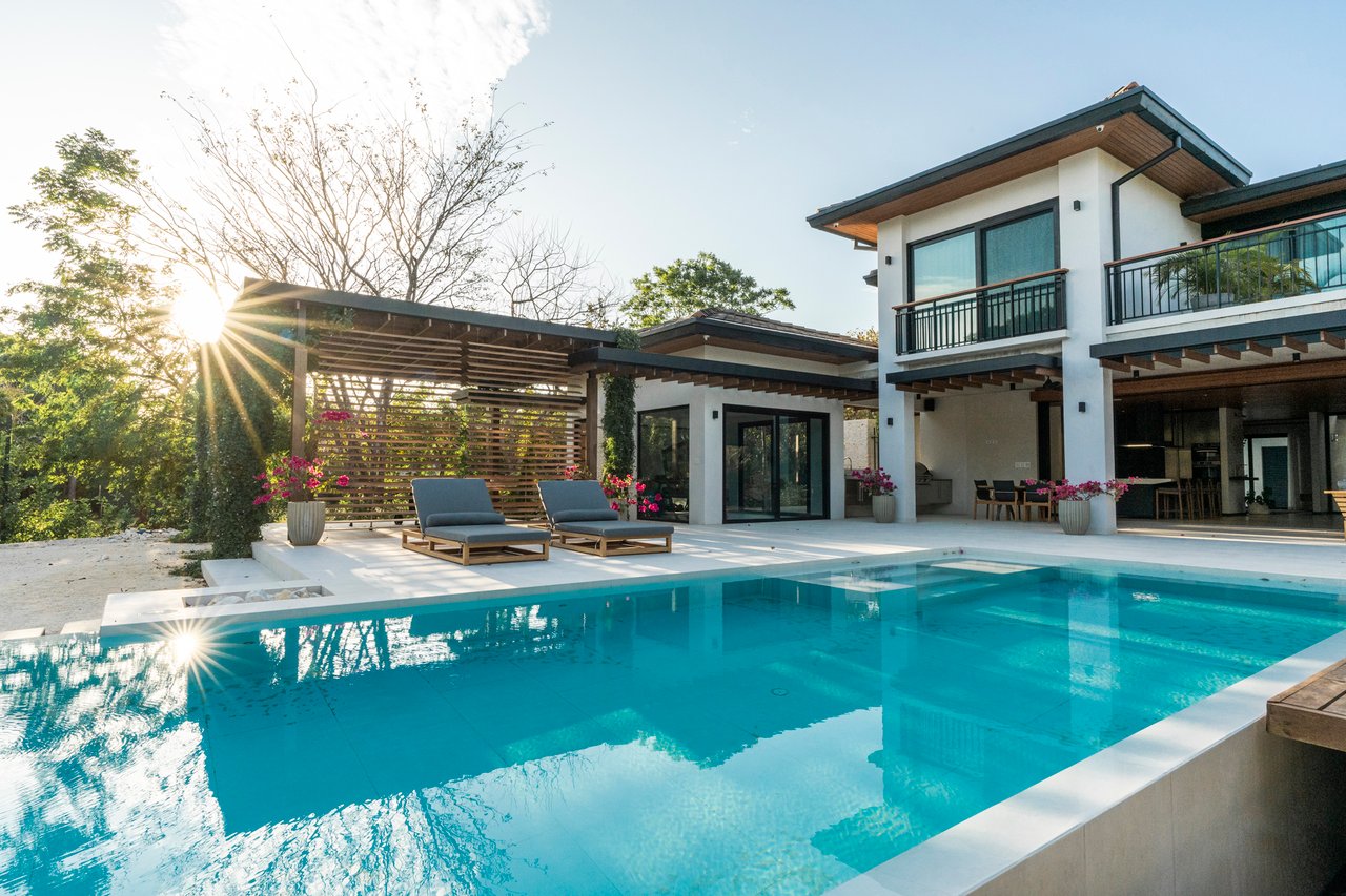 Villa Solana: Modern Luxury Steps from Playa Mansita in Hacienda Pinilla