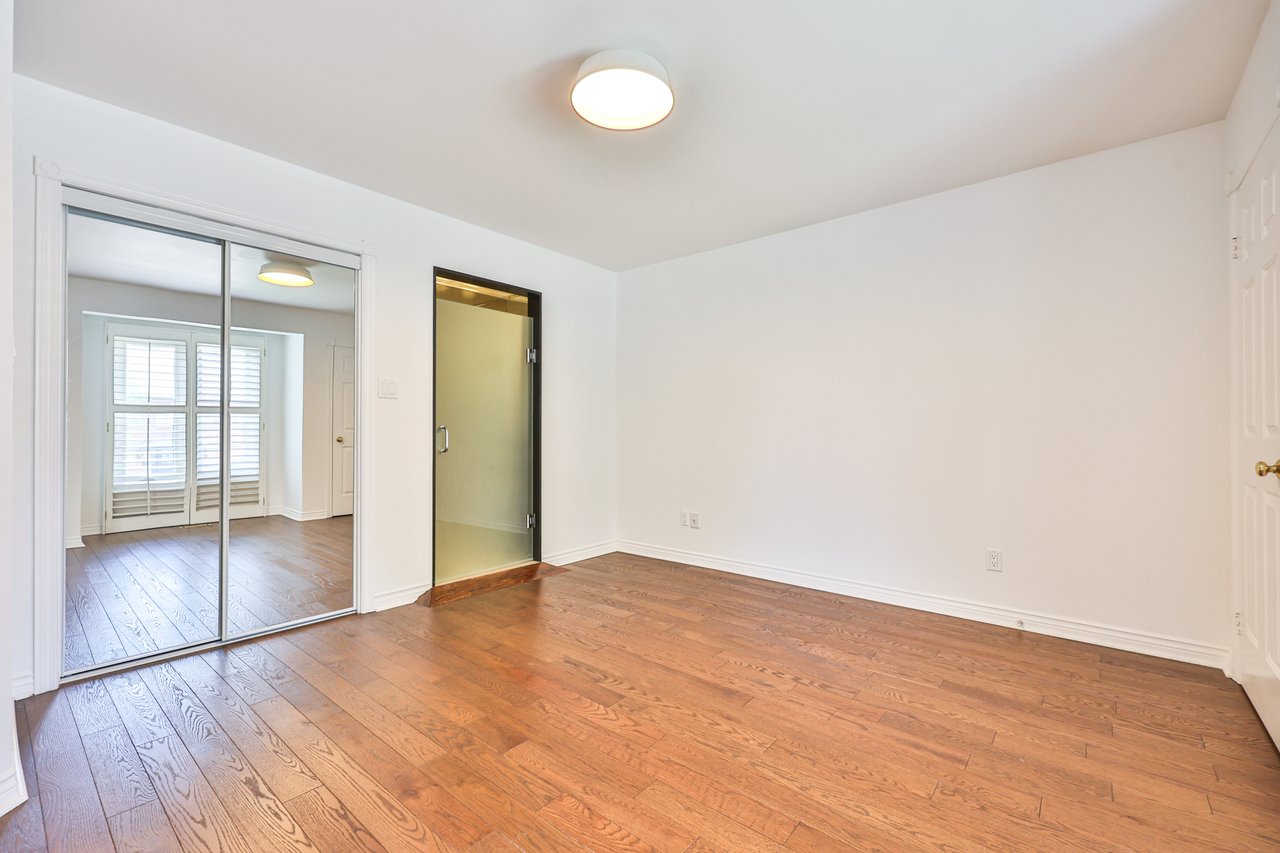 108 Whittington Place, Oakville
