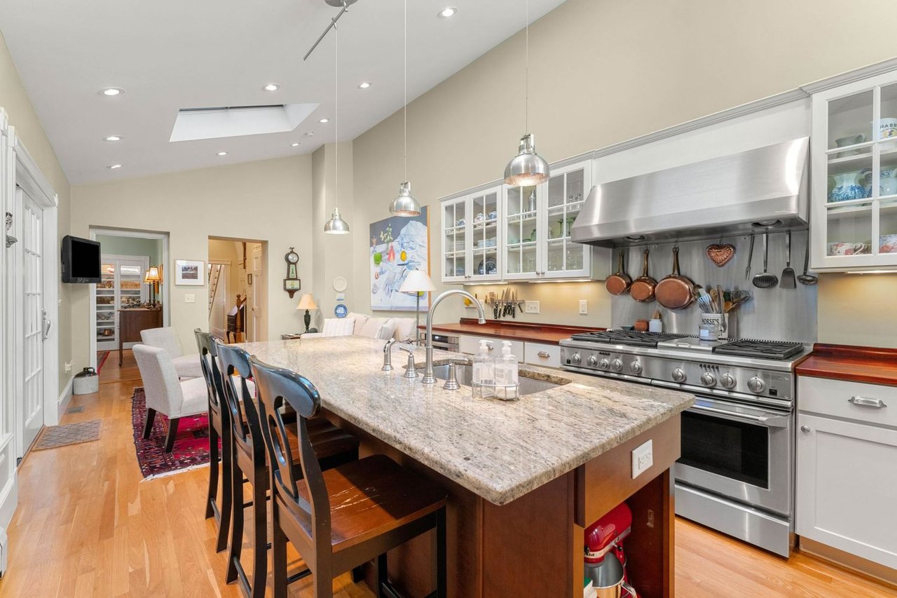 2 Wallace Ct