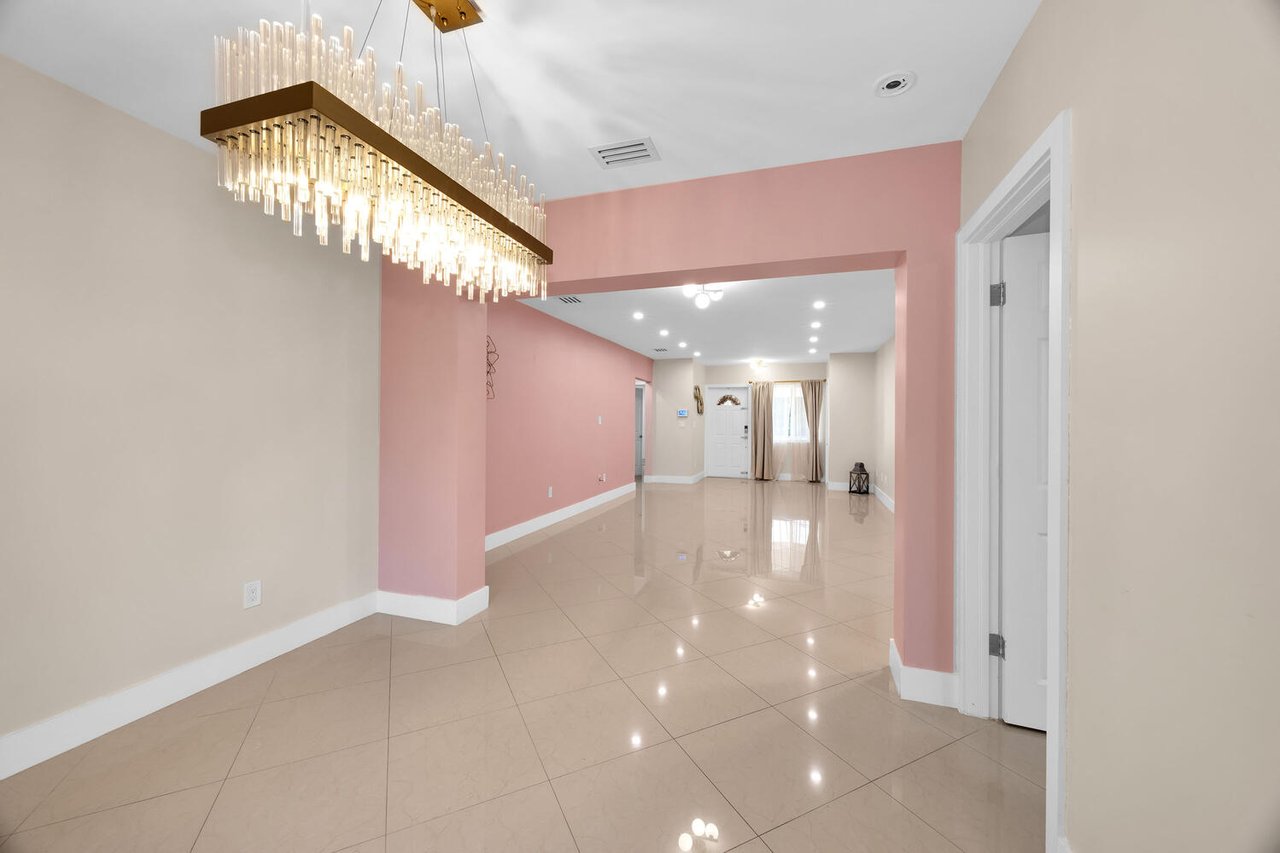 Convenient and Charming Coral Gables Retreat