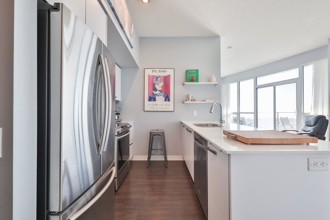 2212 Lake Shore Boulevard W 1803