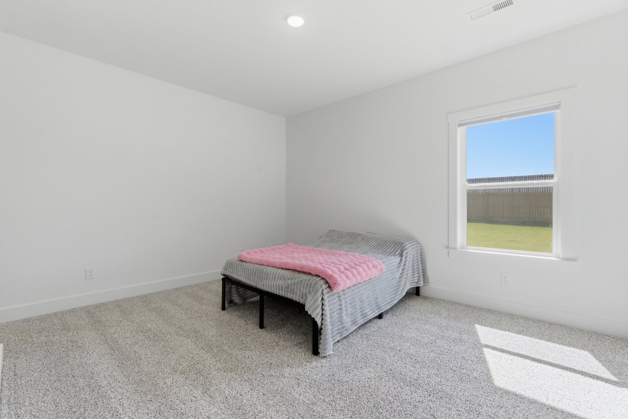 Immaculate 5BR Home with Outdoor Fireplace & Community Pool