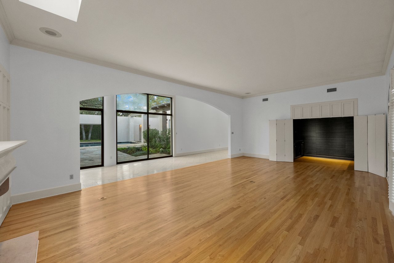 One of a Kind in West Lake Hills