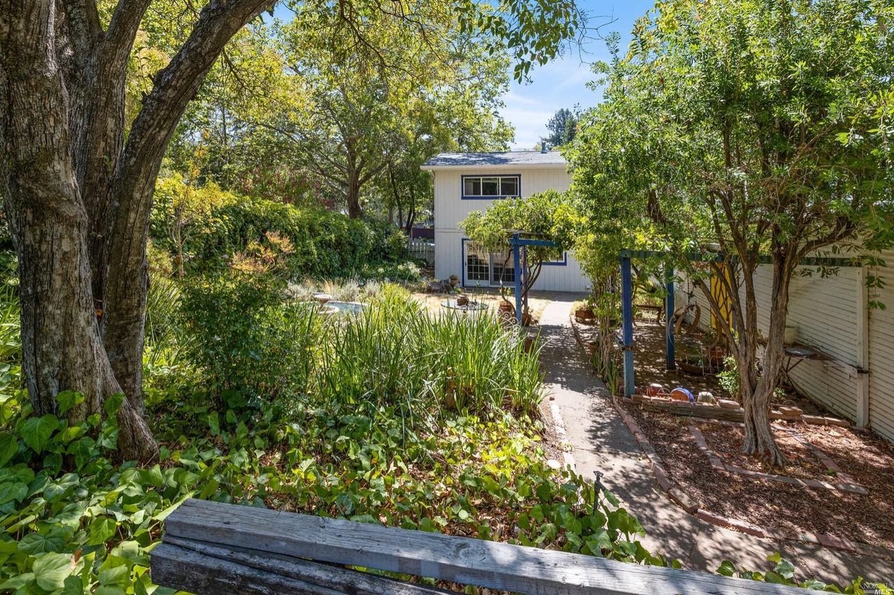 1132 Sir Francis Drake Blvd