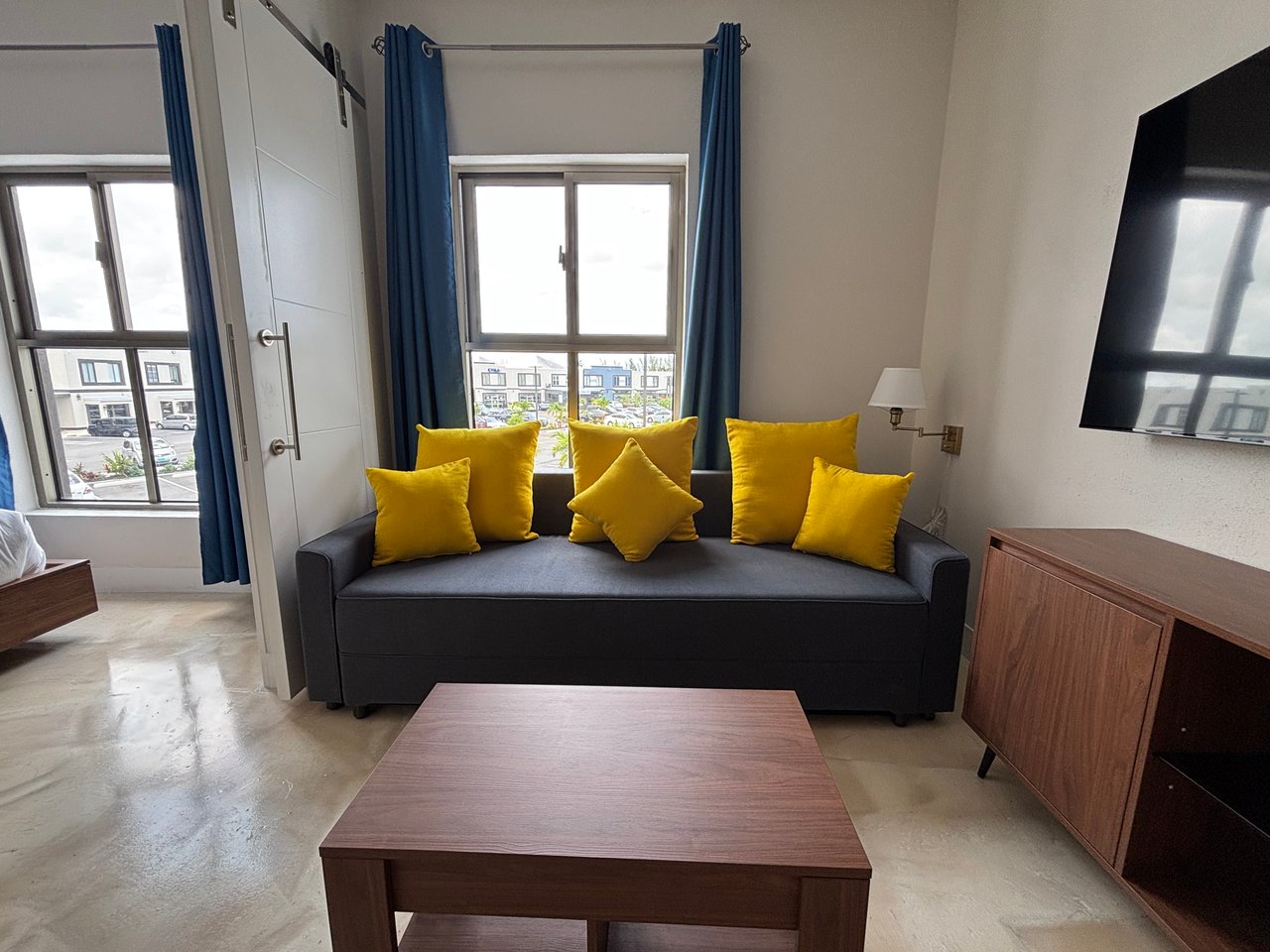 STUDIO ONE WEST | 1 BEDROOM