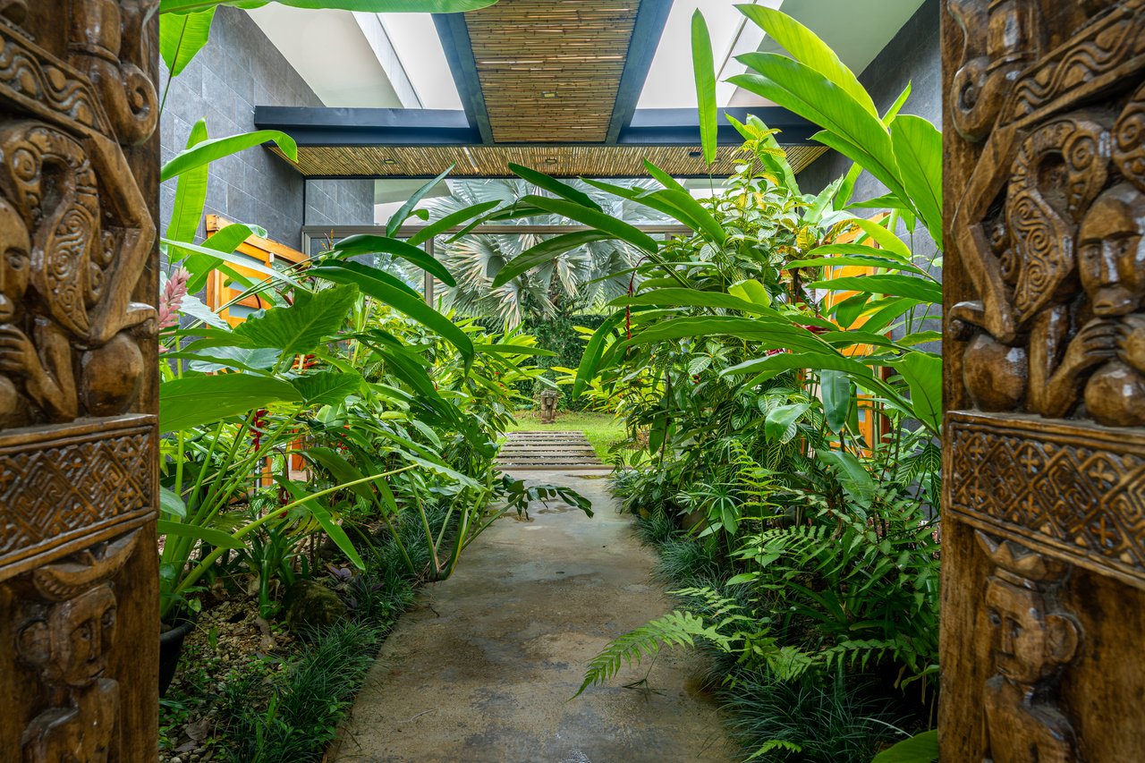 Bali Style Beach House with 2 Bedroom Casita