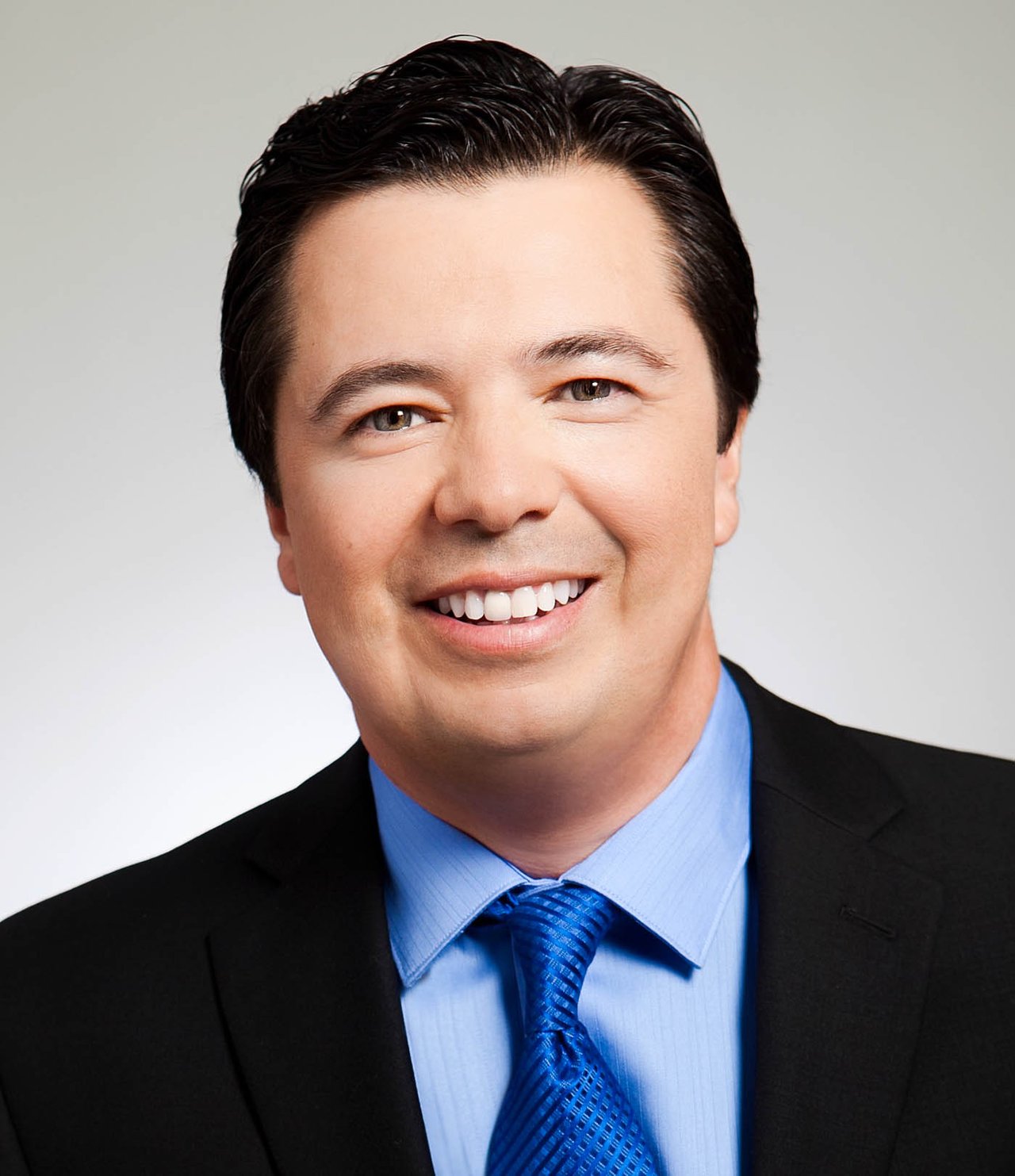 Mario Acosta Sherman Oaks, CA Real Estate Agent Headshot