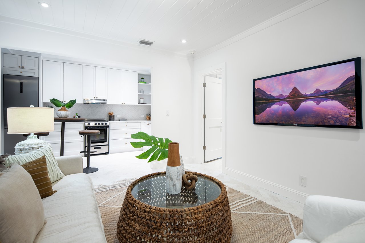 3700 Hibiscus Street "Casa Mamey"