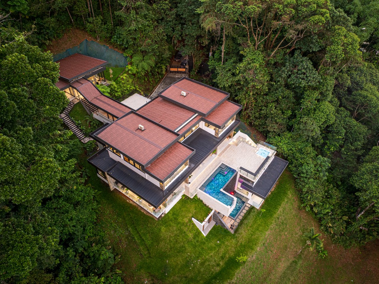 Casa Koules – Architectural 5-Bedroom Oceanview Estate in Prestigious Costa Verde Estates