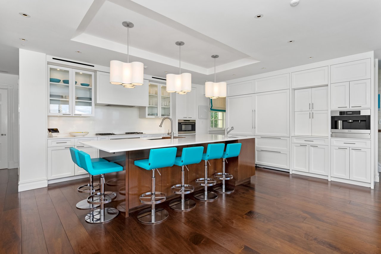 Georgian Waterfront Mansion on Everglades Island