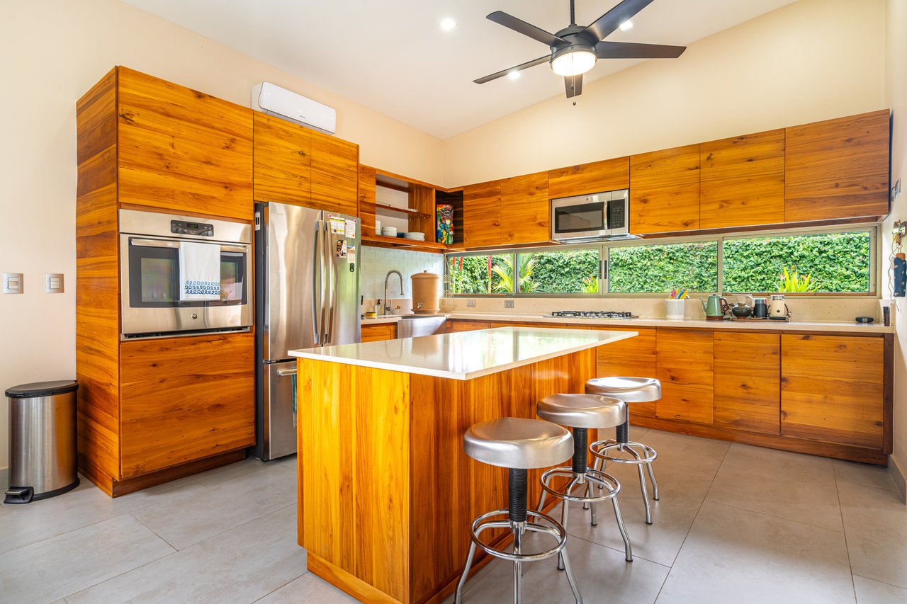 Bali Style Beach House with 2 Bedroom Casita