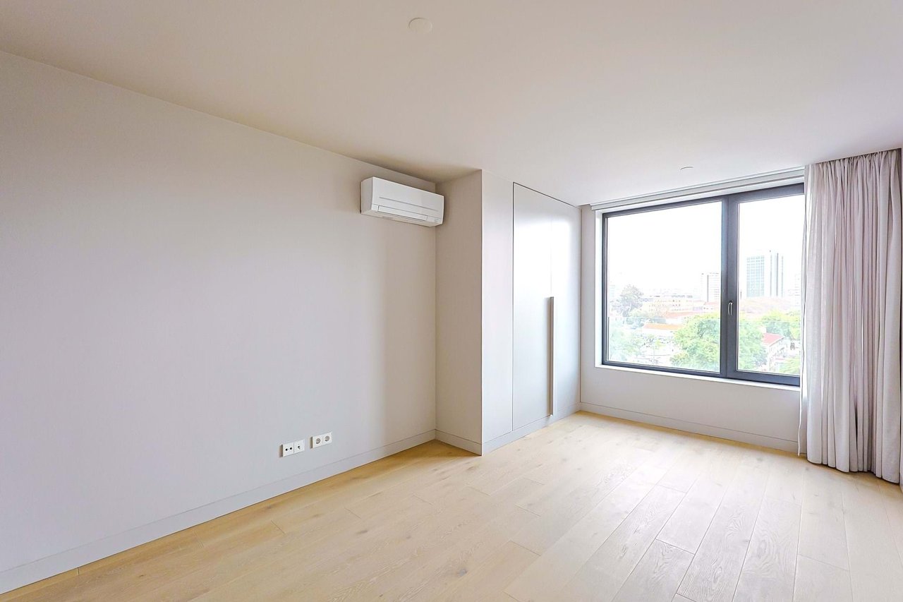 Stylish 2-Bedroom Apartment in the Heart of Lisbon with Exceptional Amenities